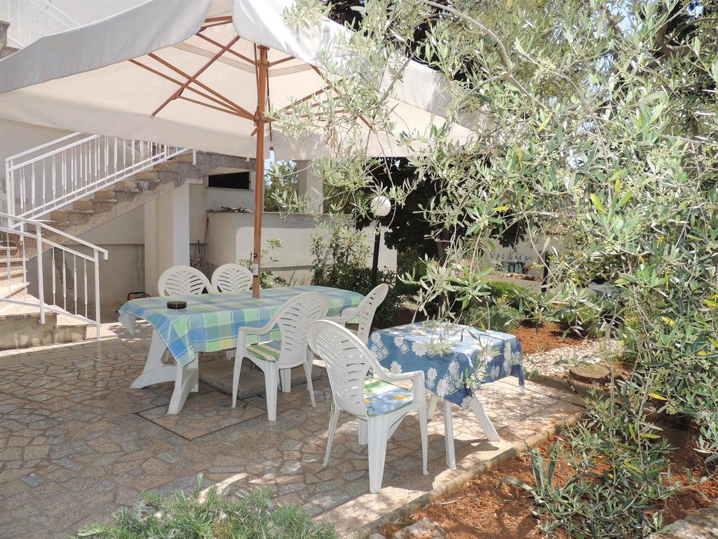 Apartments Vlatko Krk Town Exterior foto