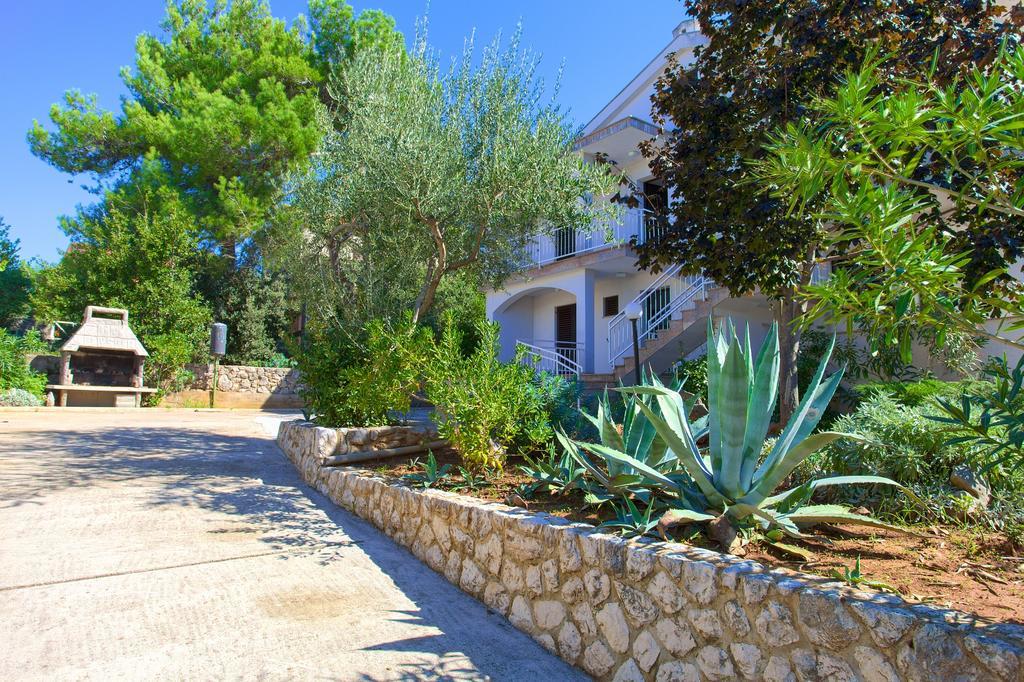 Apartments Vlatko Krk Town Exterior foto