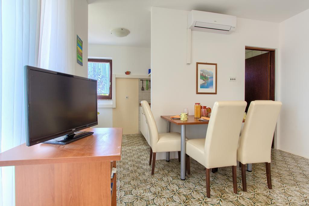 Apartments Vlatko Krk Town Exterior foto